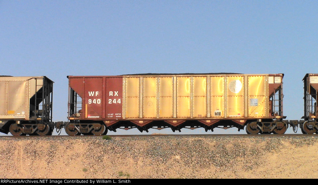 WB Unit Loaded Hooper Frt at Erie NV W-Pshr -88